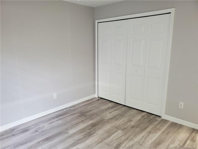 Building Photo - 2509 SE Lyman Cir