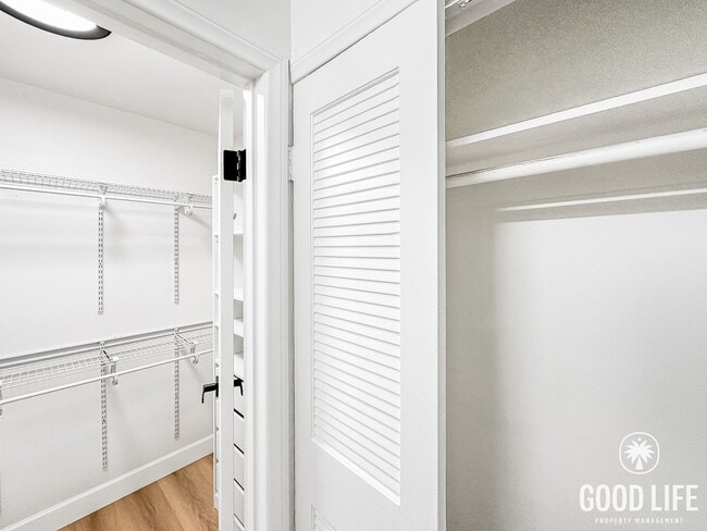 Building Photo - Stylish 2BR in Gated Community | Pool, Jacuzzi & Balcony