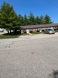 Building Photo - Ground Level 1 Bedroom Apartment in Salem!