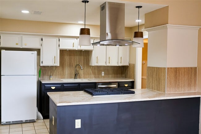 Building Photo - 9506 Carousel Ln