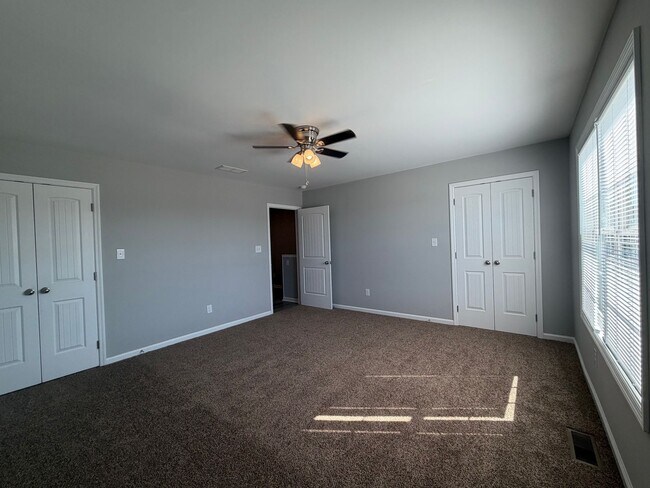 Building Photo - 2011 Dolly Dr