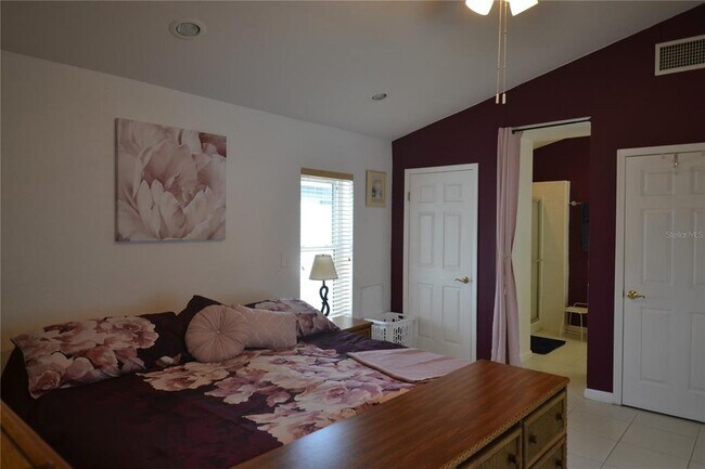 Building Photo - 1712 Suffolk Dr