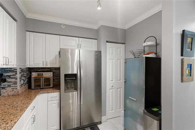 Building Photo - 1155 Brickell Bay Dr