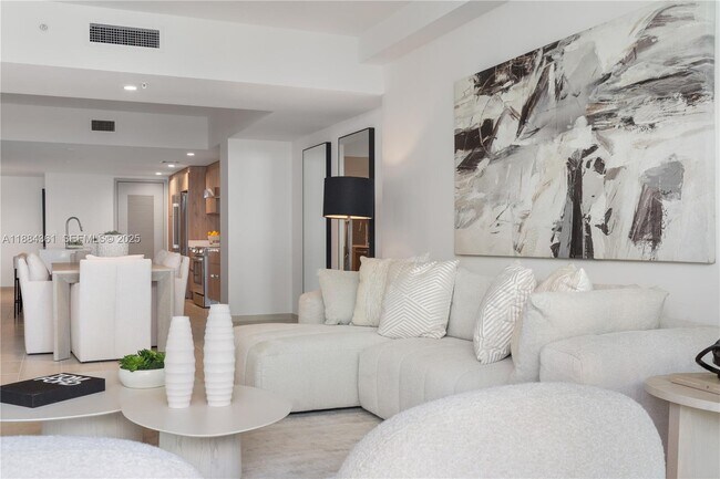 Building Photo - 10281 W Bay Harbor Dr