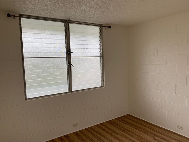 Building Photo - 2 Bedroom 1 Bath Apartment on Pensacola Street
