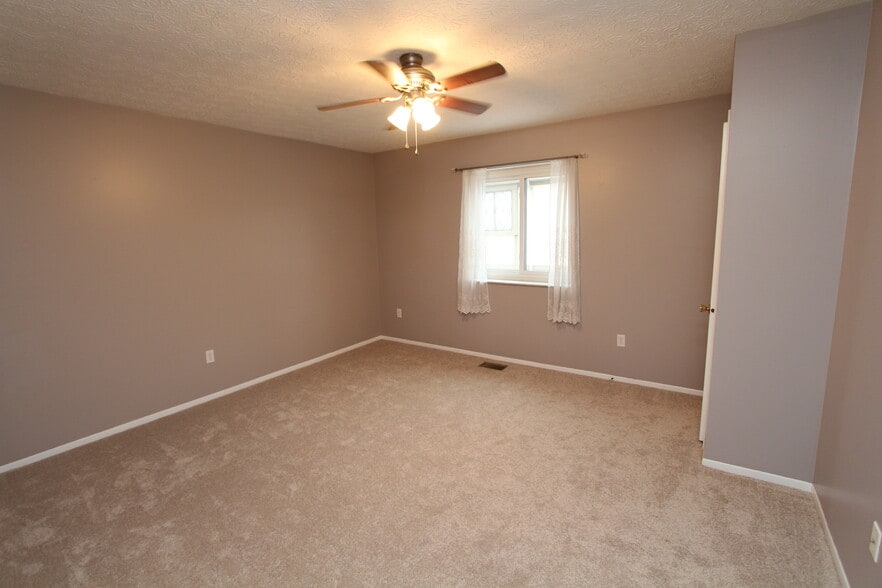 Building Photo - 3242 Summerdale Ln