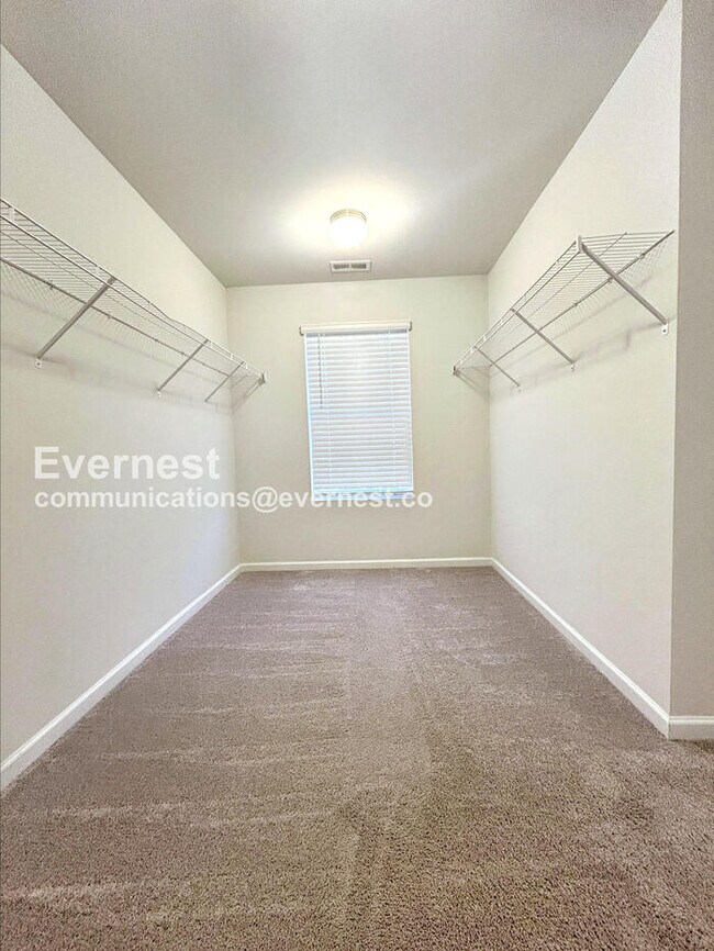 Building Photo - Limited Time Special Offer / 3 Bed, 3 Bath Home with Garage / Pet-Friendly / Vouchers Accepted / ...