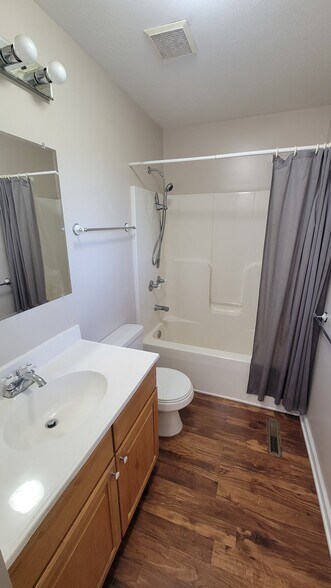 Building Photo - 985 Lazy River East Rd