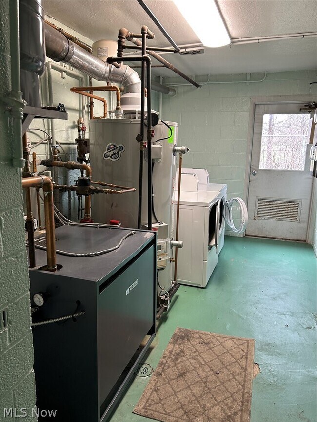 Building Photo - 23875 David Dr