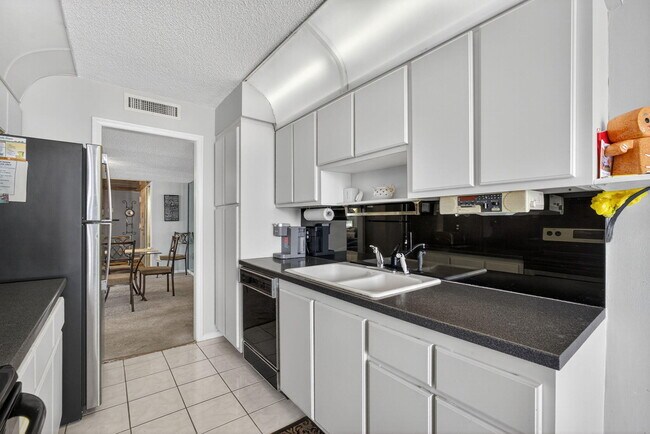 Building Photo - 4200 N Ocean Dr