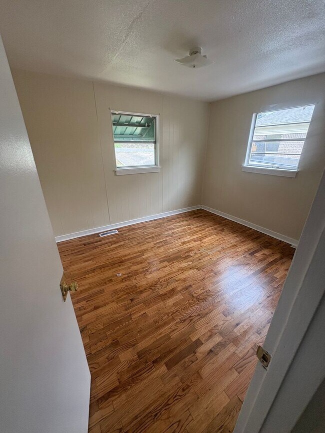 Building Photo - 3 Bedroom and 2 Bathroom home.