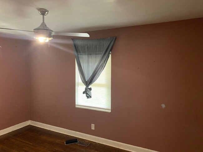 Building Photo - Move-in ready 1 Story Duplex located in th...
