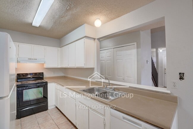 Building Photo - 7517 Oak Chase