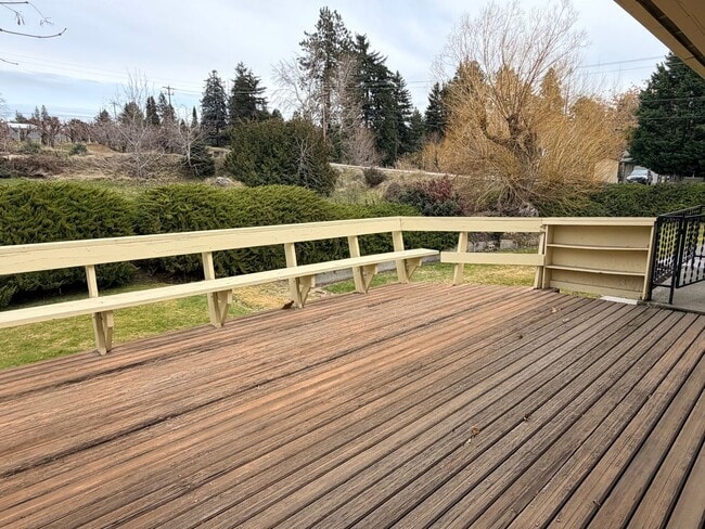 Building Photo - Country like setting! Spacious 3+ bed/ 1.5 bath house with garage, large yard, private deck and a...