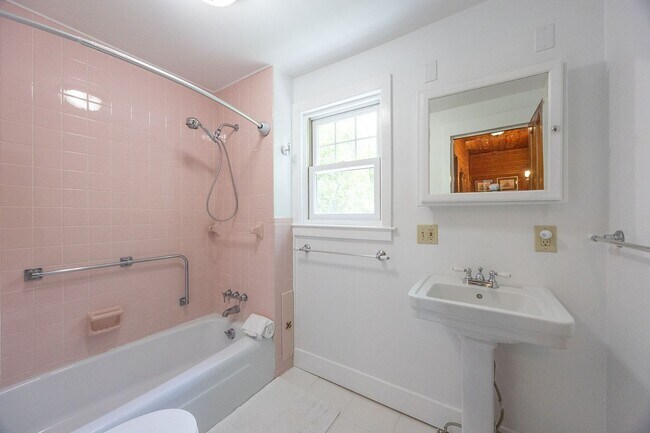 Building Photo - Winter Rental with Views of the Annisquam ...