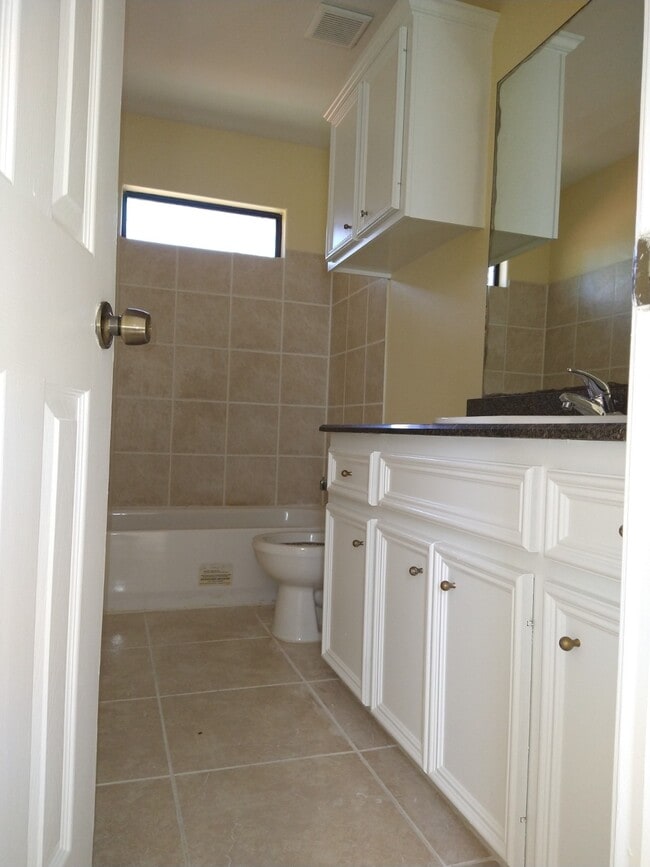 Master bathroom - 4602 Sterling St