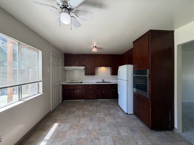 Building Photo - 2832 Sweet Way