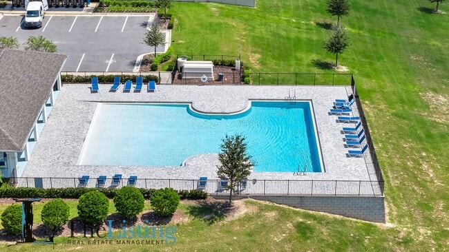 Building Photo - 3685 Kings Canyon Dr