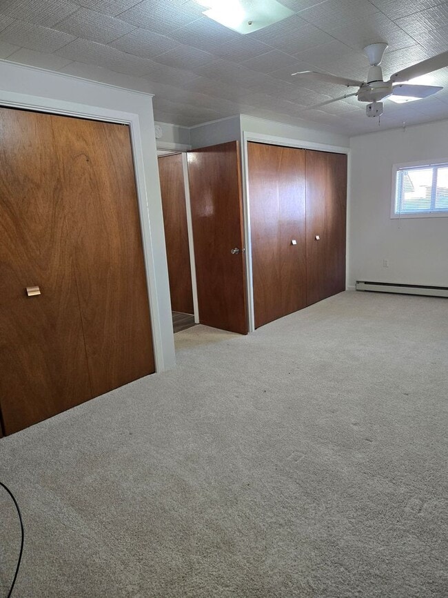 Building Photo - Three Bedroom Home - Single Car Attached Garage - in Townsend!