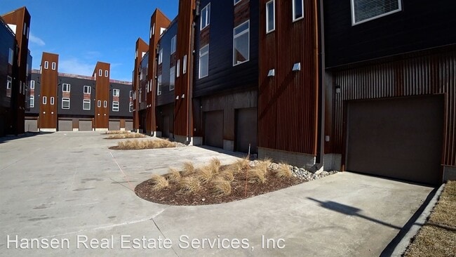 Building Photo - 708 SE 6th St