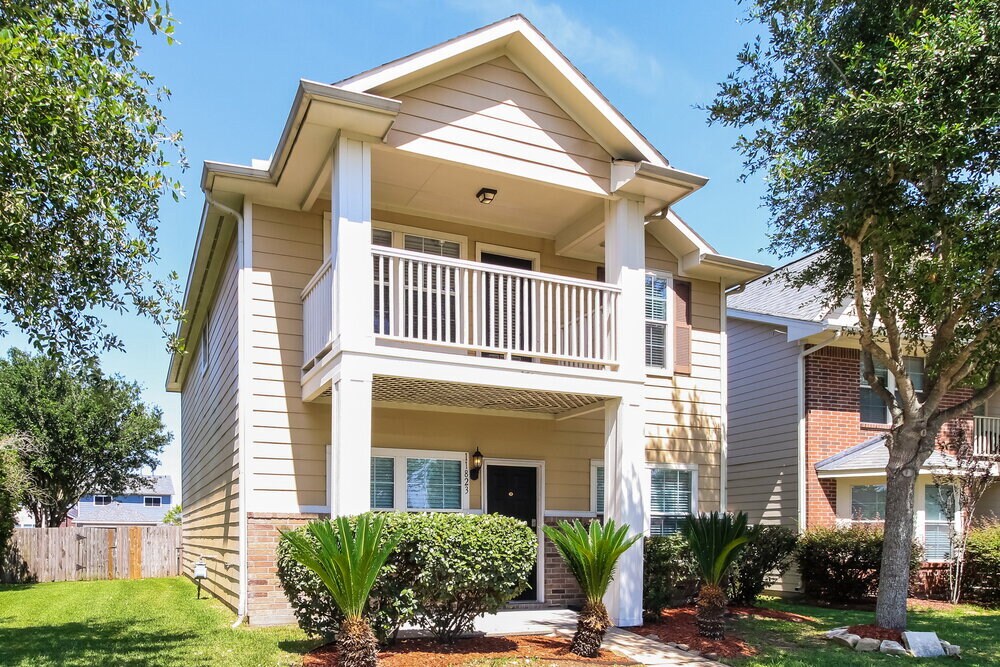 Building Photo - 11823 Princess Garden Way