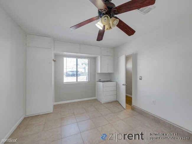 Building Photo - 2 br, 1 bath Triplex - 425 East Hermosa St...