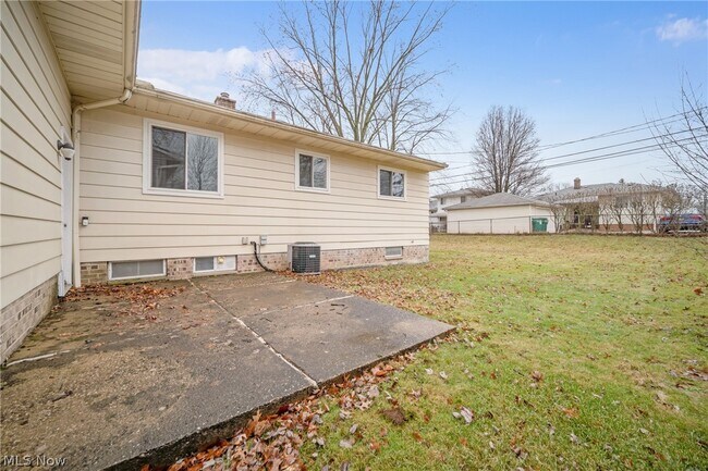 Building Photo - 15067 Rochelle Dr