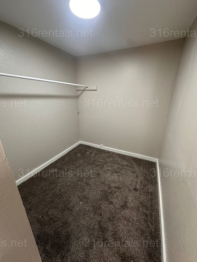 Building Photo - $1445 - 5 room 2.5 bathroom - Single Family Home