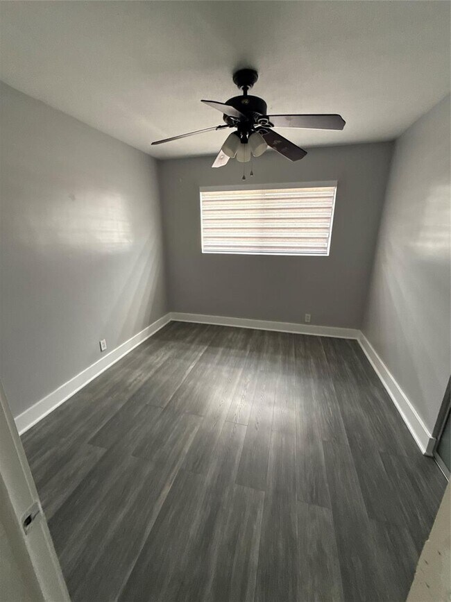 Building Photo - 3 bedroom in Opa Locka FL 33054