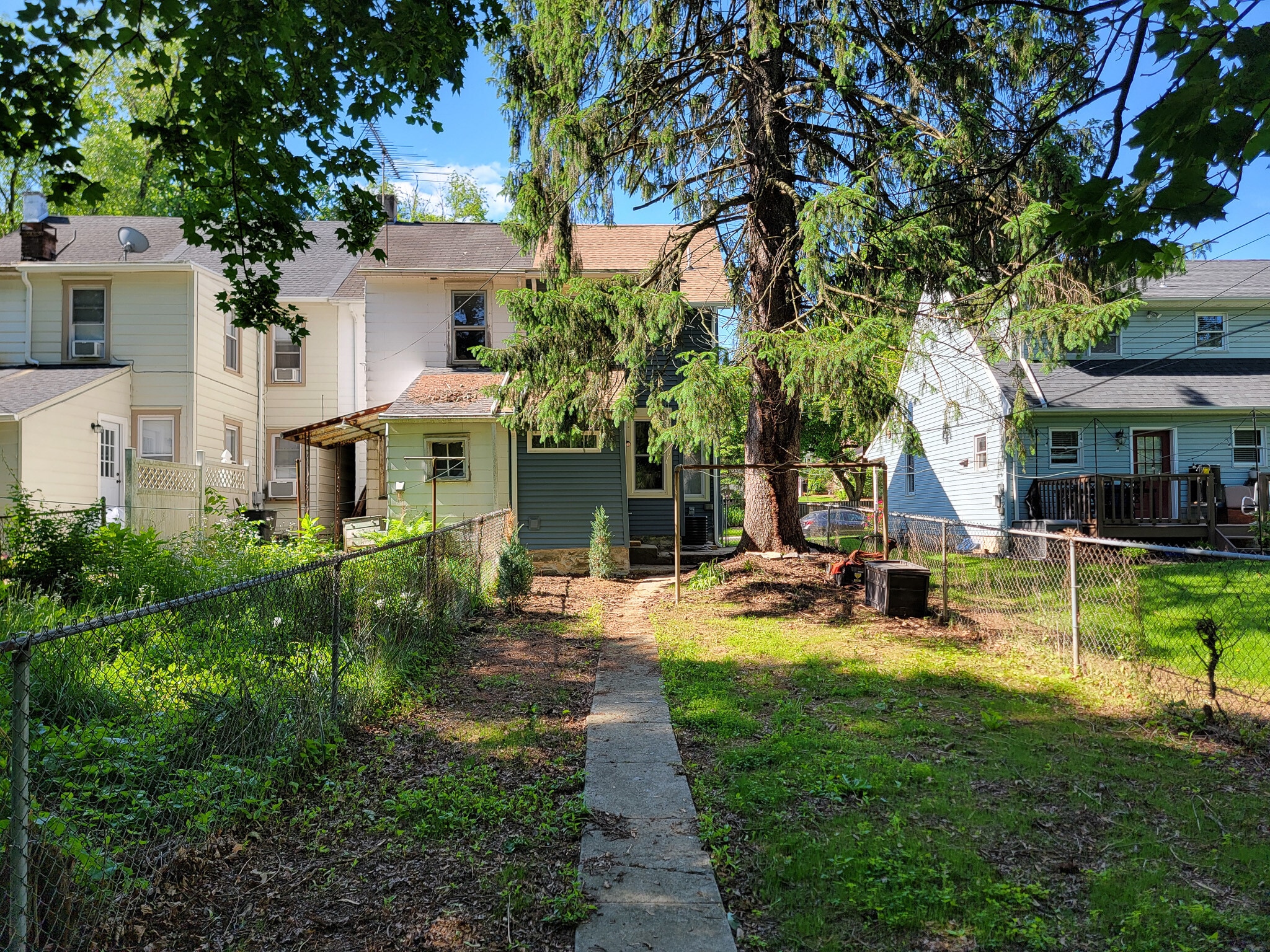 Building Photo - 209 Leaman St