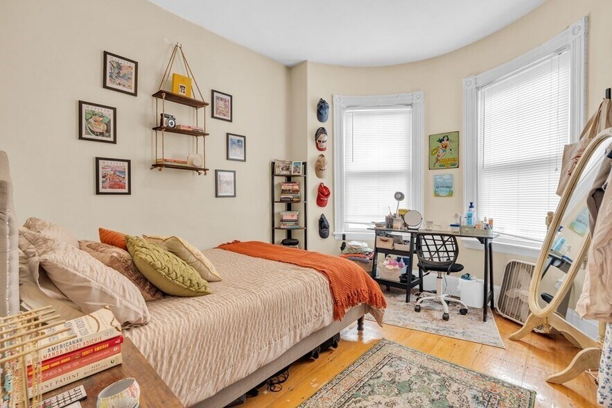 Building Photo - 5 Sachem St