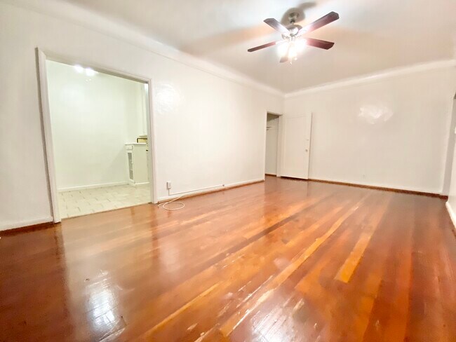 Primary Photo - 608 S Dunsmuir Ave