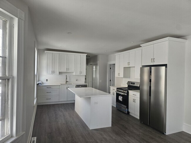 Building Photo - Fairfield Ave