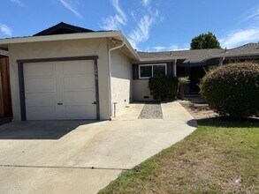 Building Photo - 3046-3048 Walgrove