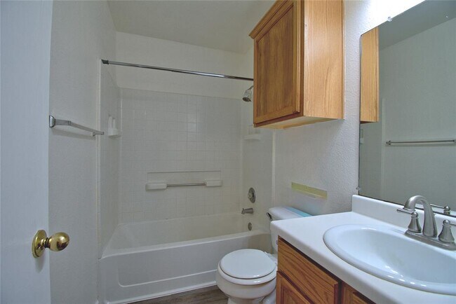 Building Photo - 16418 Hamilton Point Cir