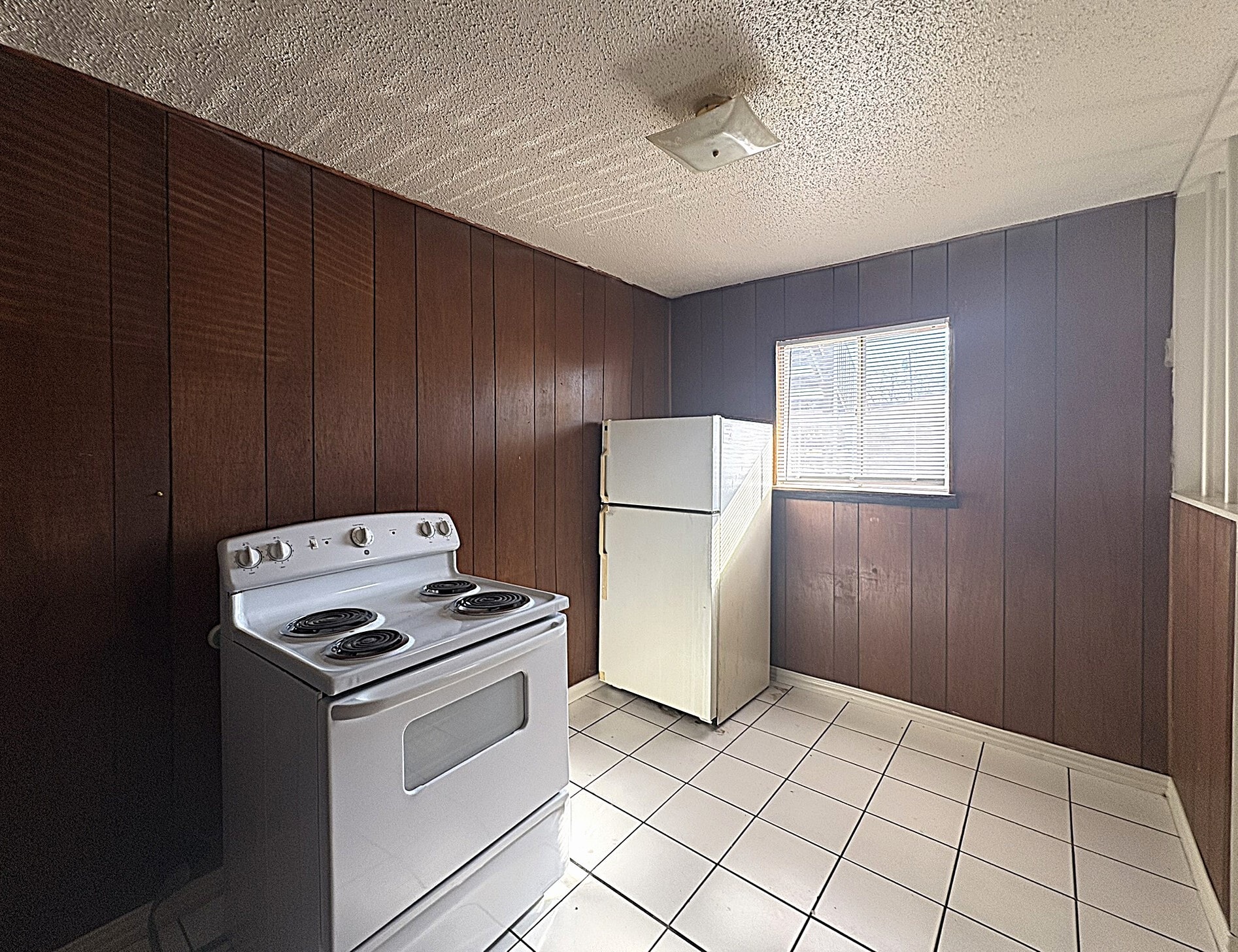 Building Photo - 602 Sunset Ln