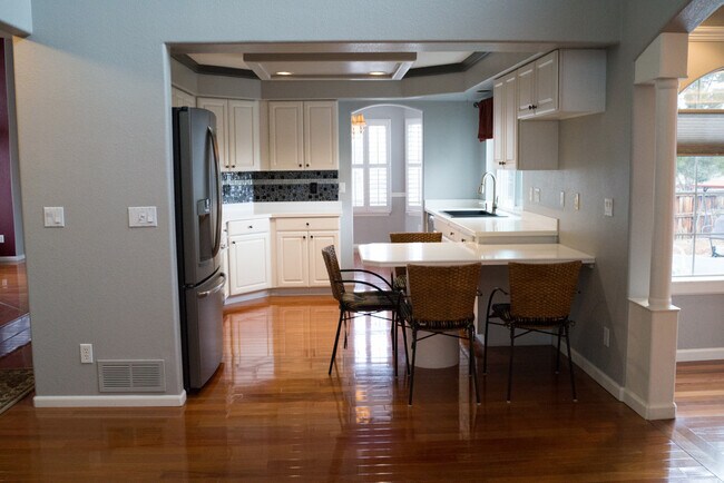 Building Photo - Evolve Real Estate: Available Immediately 3 Bedroom on a Huge Lot Facing Open Space! No Pets.