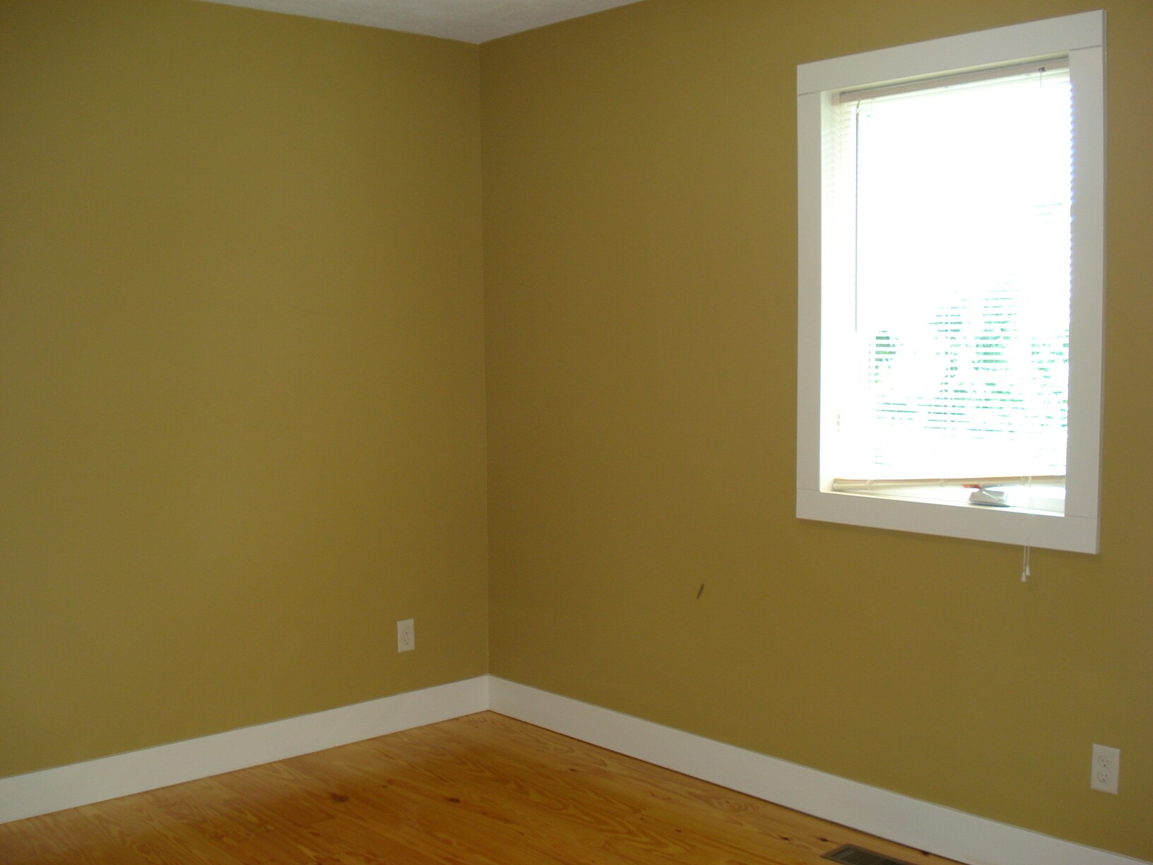 Building Photo - 832 Michigan St NE