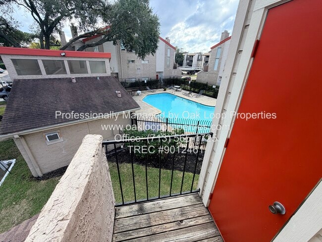 Building Photo - 10855 Meadowglen Ln