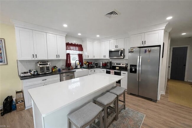 Building Photo - 4941 Brandywine Dr