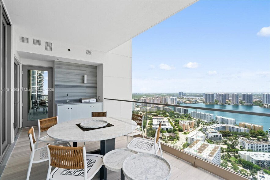 Building Photo - 17975 Collins Ave