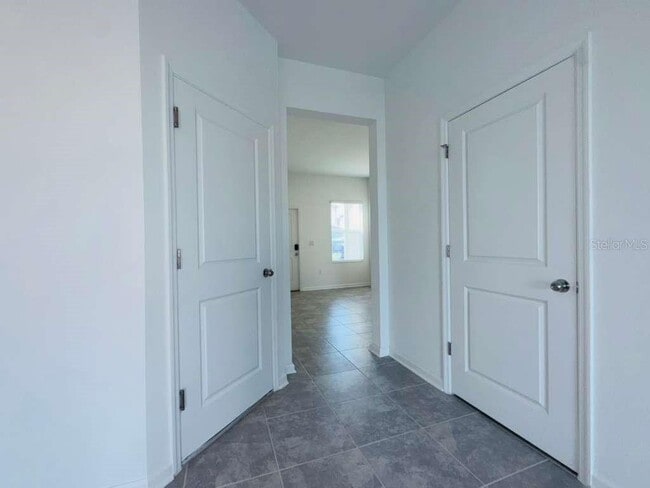 Building Photo - 2473 Skyline Lp