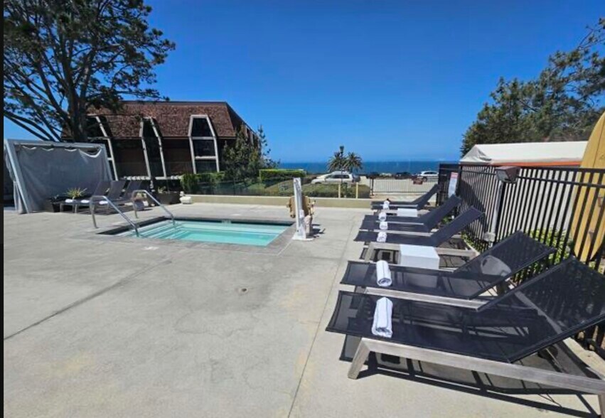 Building Photo - 1562 Camino Del Mar