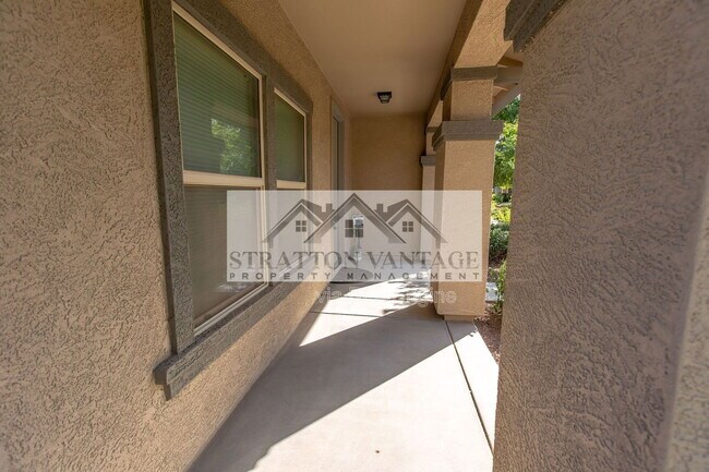 Building Photo - 928 S Hawk Ln