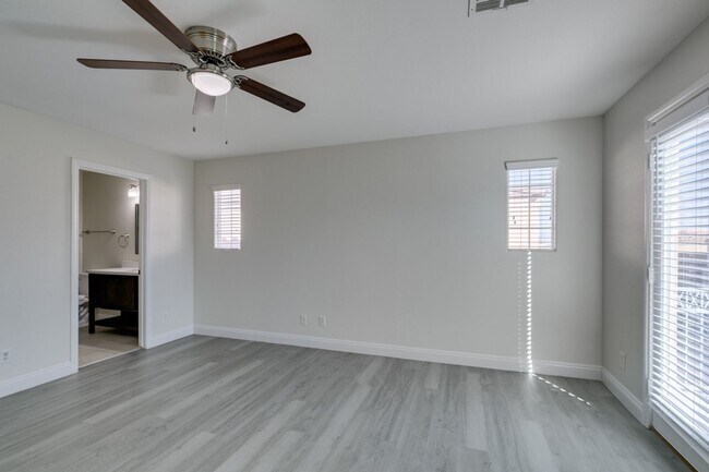 Building Photo - SOUTH WEST 3 BEDROOM UPDATED HOME WITH BALCONY