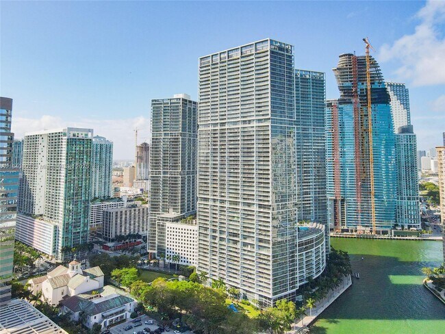 Building Photo - 485 Brickell Ave