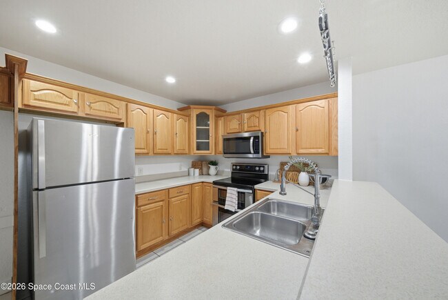 Building Photo - 2605 S Park Ave