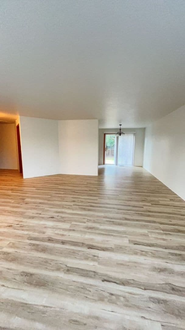 Building Photo - 3 Bedroom 2 bath house