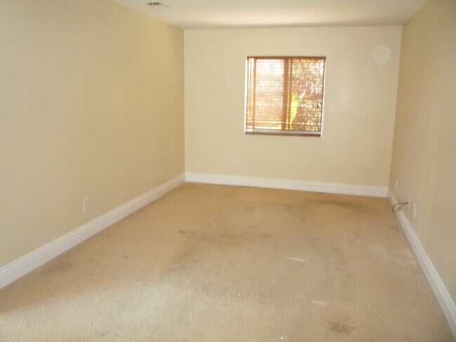 Building Photo - Two-story home in Eastlake