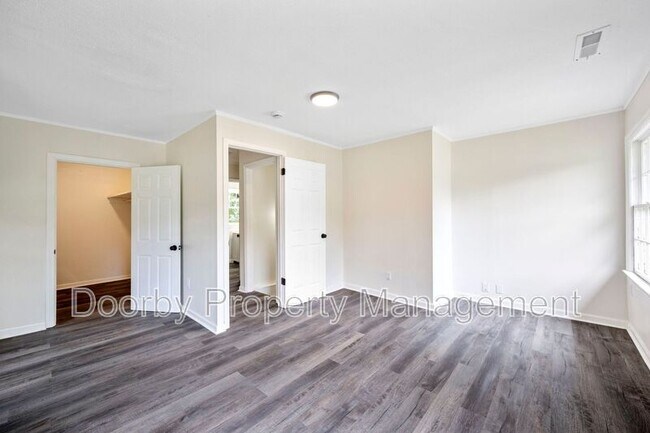 Building Photo - 5332 Oakdale Ave